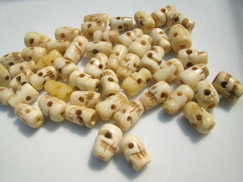 Carved Bone Skull Beads (25) / Great for El Dia de Los Muertos Creations