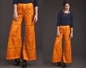 Incredible Vintage ORANGE 70s Wide leg Pants // Trousers // India Print // High Waist // Paisley