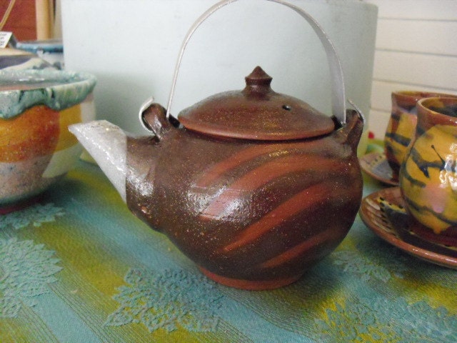 Free Shipping-Wheel tHROWN EARTHEN Ware TEa POT with Recycled Tin Handle