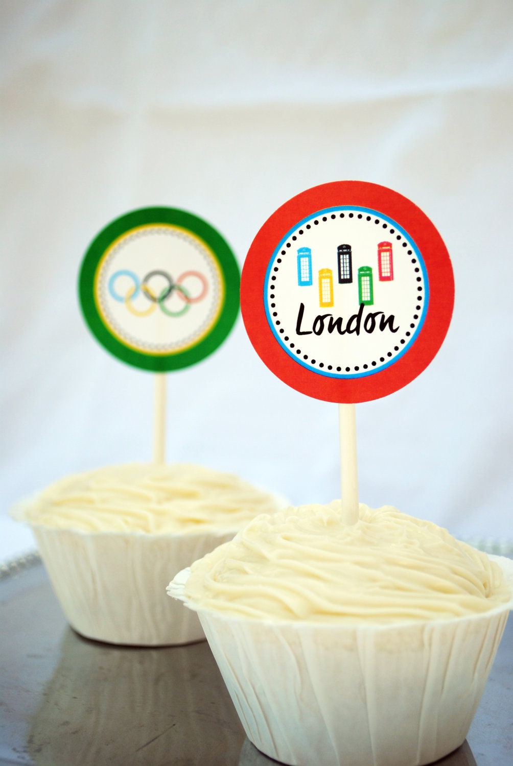 London Olympic Games-- cupcake topper. London Olympics Party. party circles