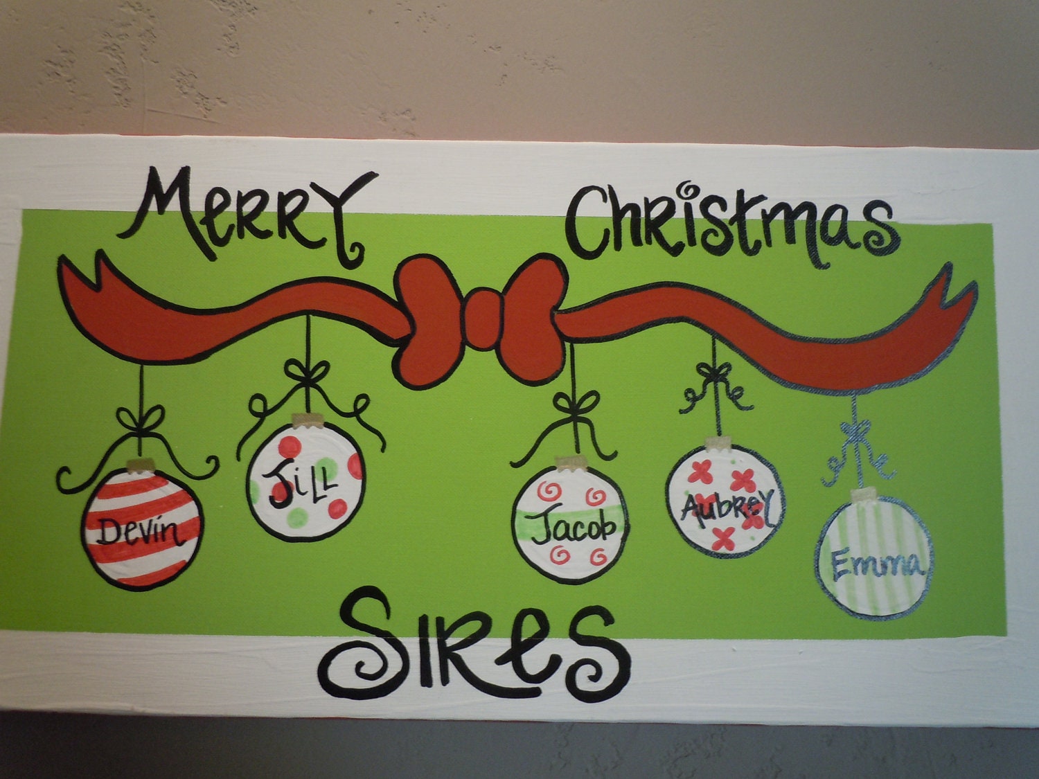 Hand-painted and personalized Christmas canvas for your family