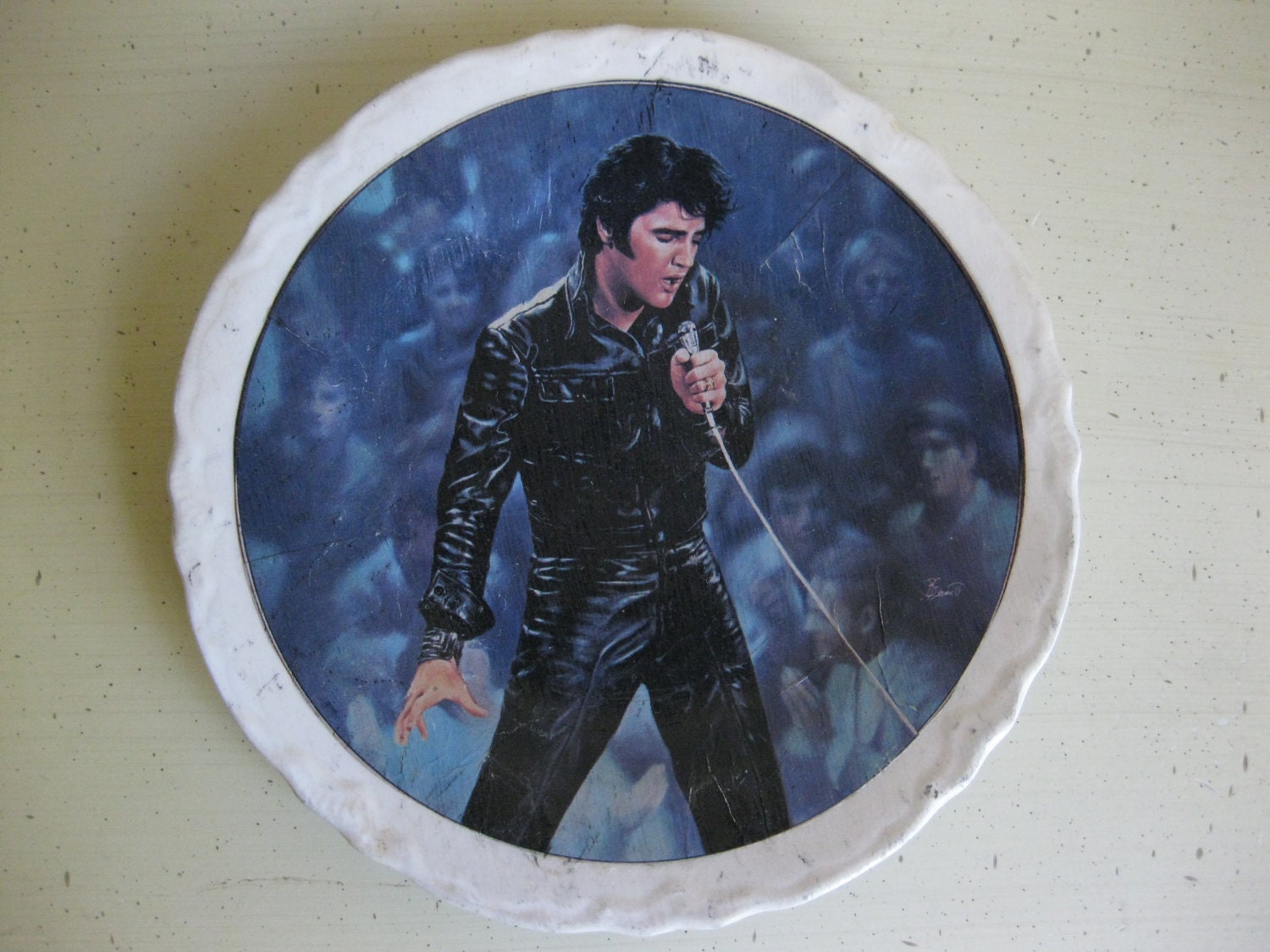 Elvis Presley Limited Edition Collectors Plate " '68 Comeback Special" "I'm all shook up" Plate number 1024F A Delphi Plate 1990