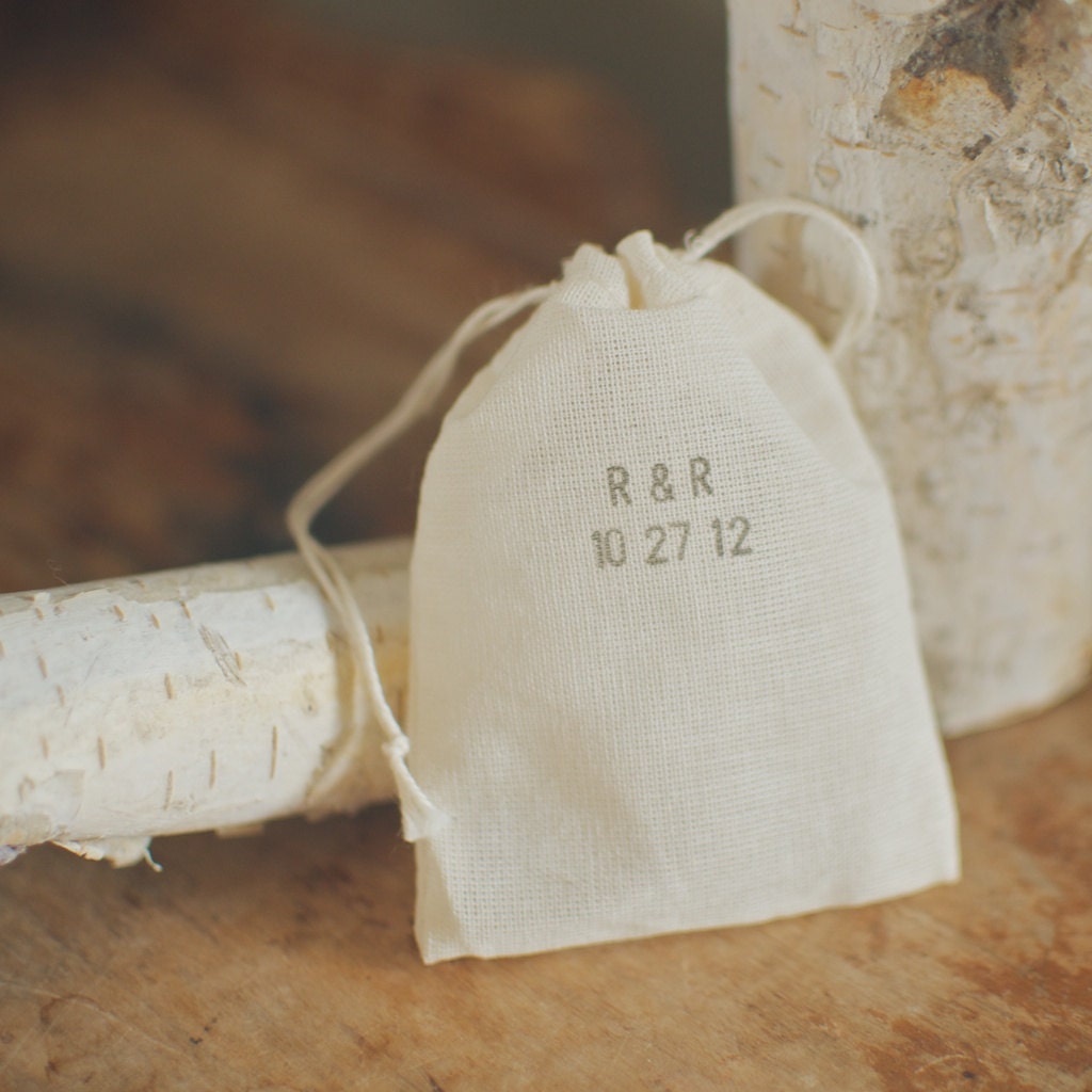 50 Wedding Small Muslin Bag for Favors Hand-Stamped with Custom Initials and Date