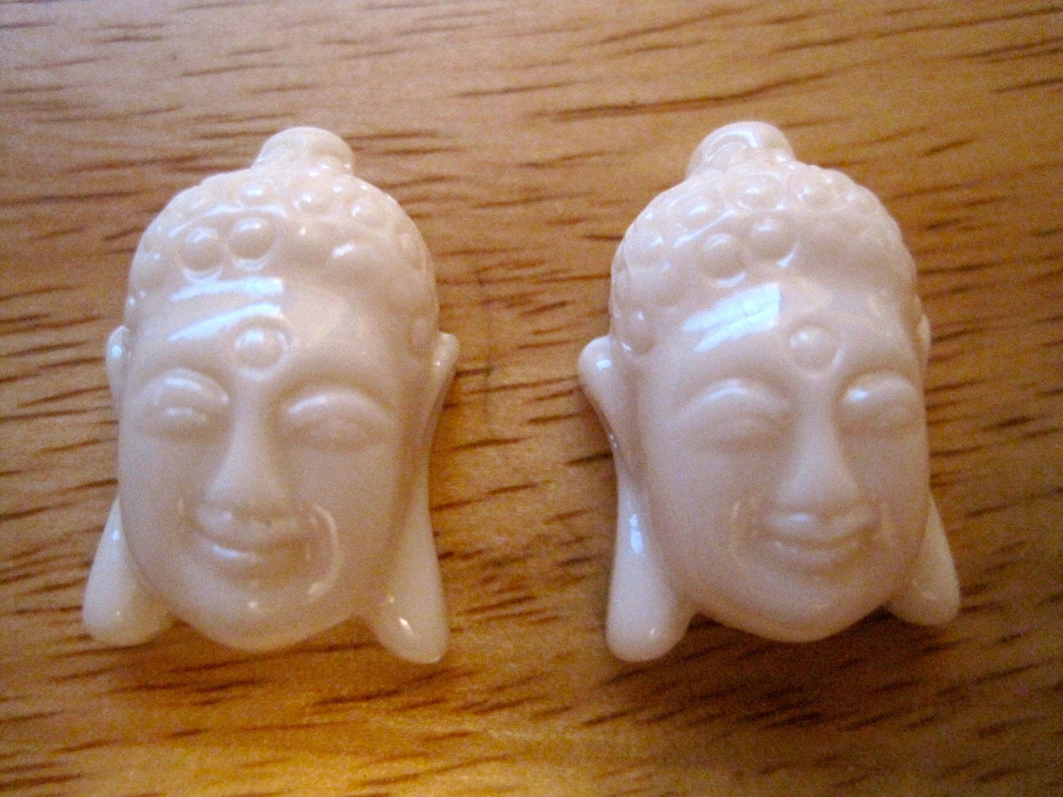 2 IVORY WHITE Tibetan Buddha Beads