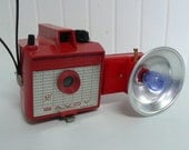 NICE 1960s RED Savoy Camera with Flash, Collectible - Vintage Travel Trailer and Home Decor