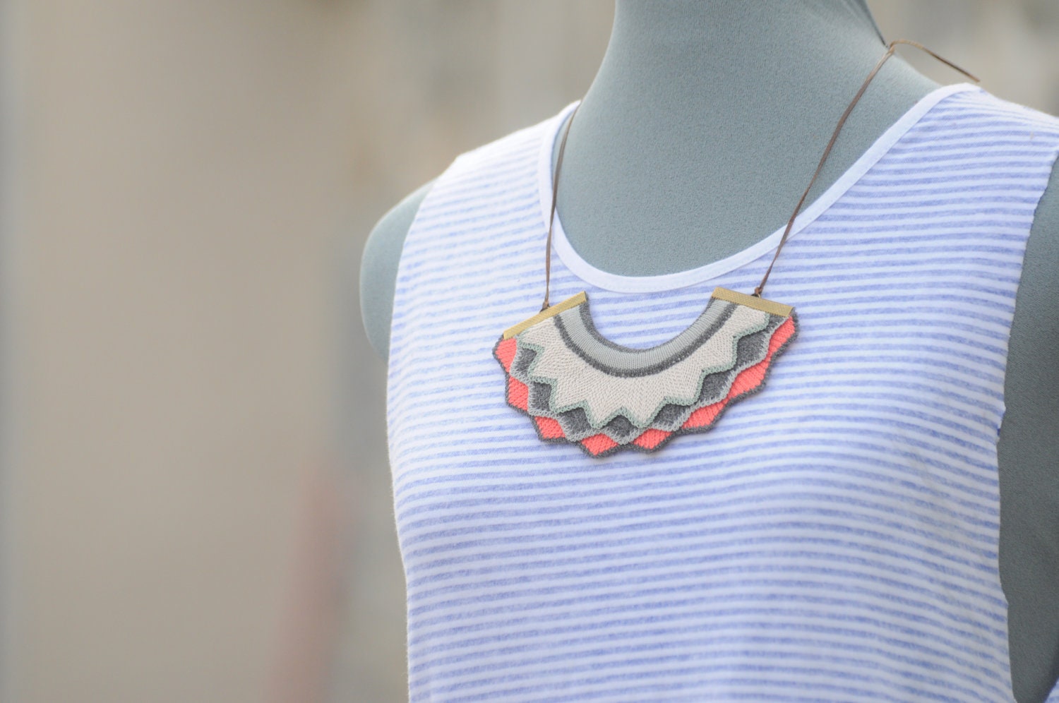 Harlequin knitted necklace - Bright Coral