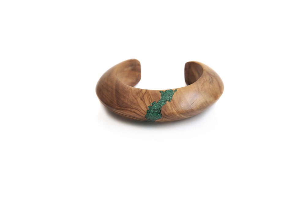 Wood Bracelet of Malachite and Olivewood - Malachite Magnificence