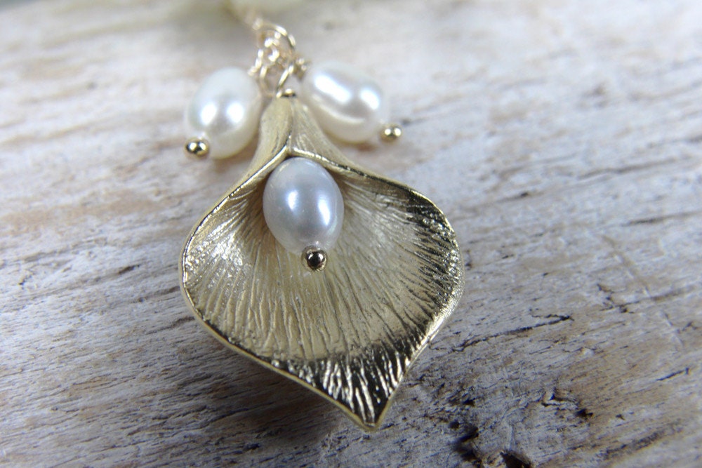 Set of Six Calla Lilly Bridesmaid Necklaces - White Pearl Bridesmaid Necklaces