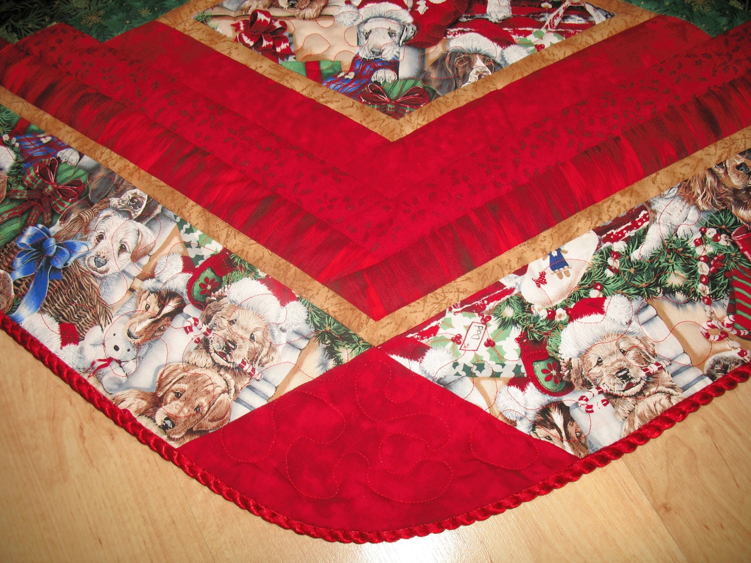 Christmas Tree Skirt Quilt  -  Puppy Christmas  -  100