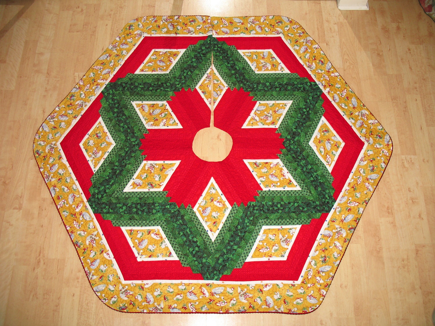 Christmas Tree Skirt Quilt - 12 Days of Christmas - 138