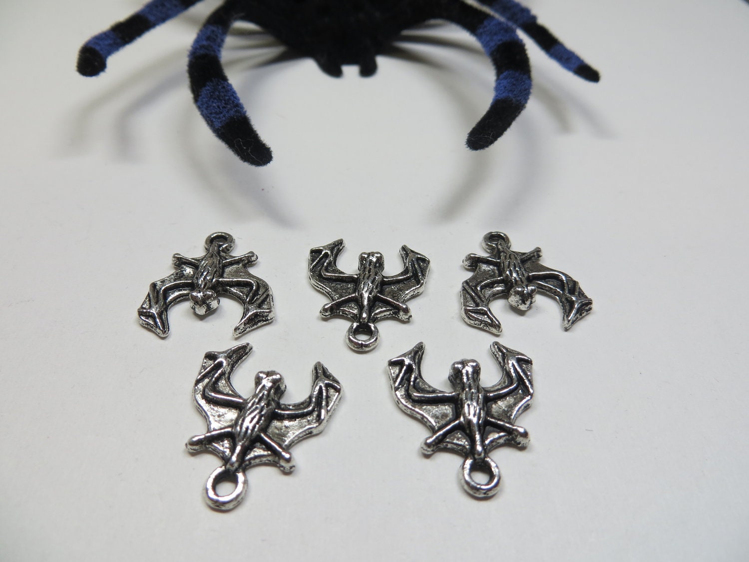 5 pcs Silver Alloy Bat Charms