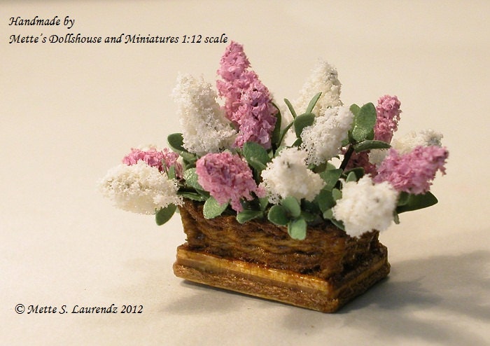 Dollhouse flower arrangement - White & Purple Lilacs - 1:12 miniature flowers (GF17)