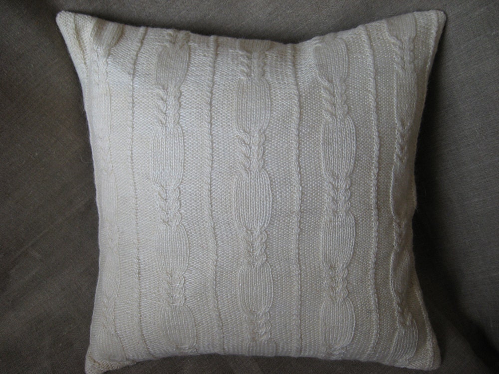 Pillow cover hand made in ivory wool with hidden zipper - 16x16