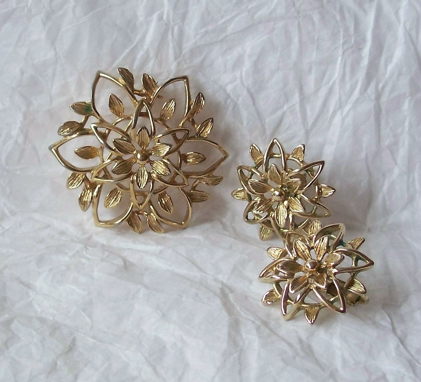 Vintage Sarah Coventry Canada Brooch Earrings Demi Parure