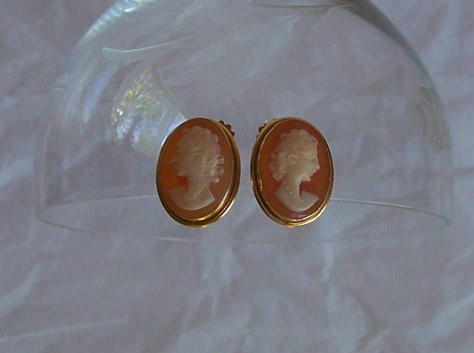Vintage Gold Filled Hand Carved Cameo Earrings Screw on