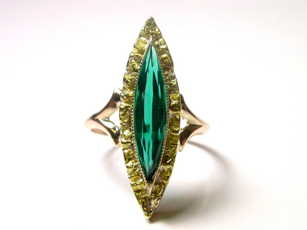 14k Gold and Green Glass Ring Size 6.5