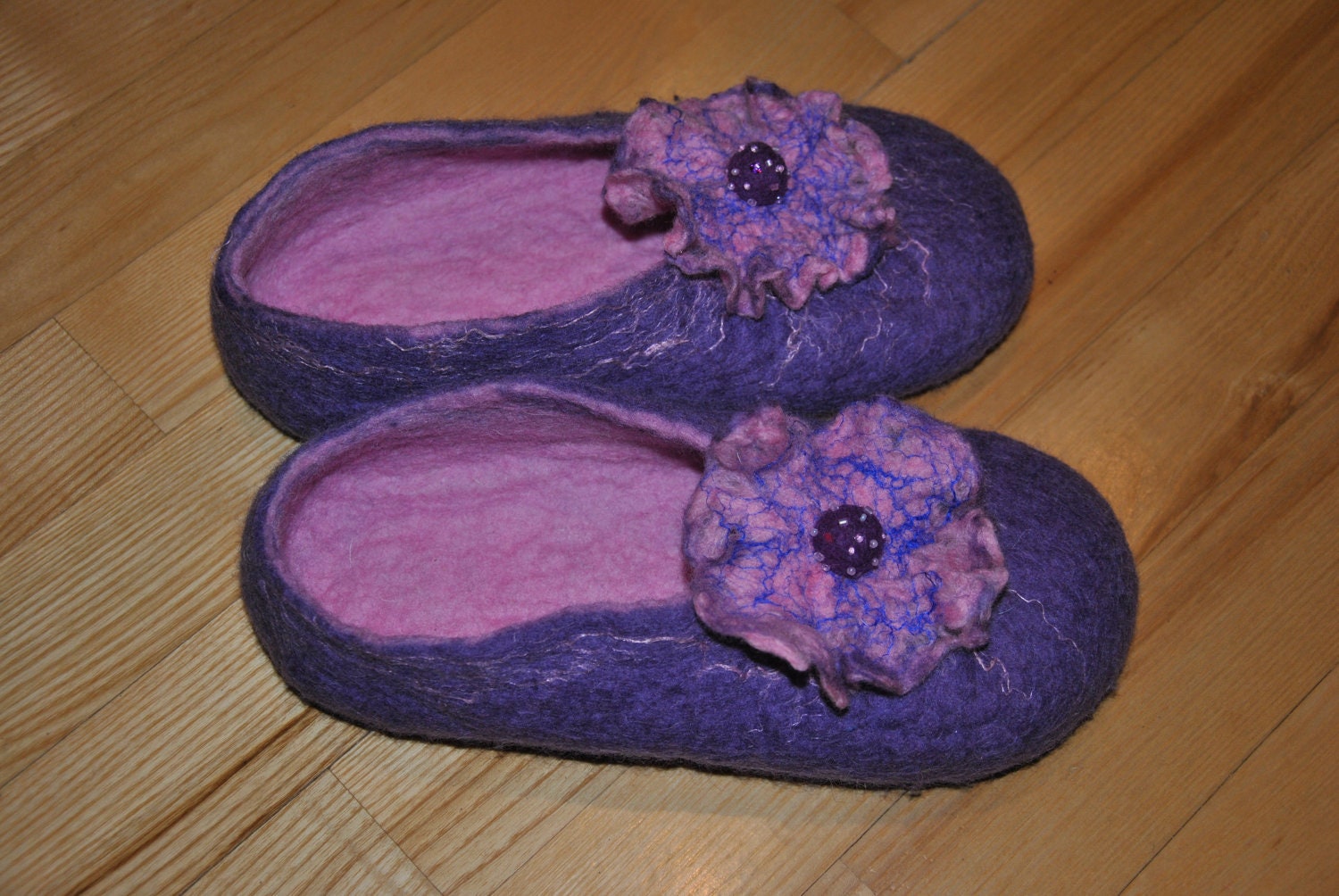 Felted ladies flower brooch slippers, wool, emerald green orange yellow purple black red pink, custom order. St. Patrick's Easter gift