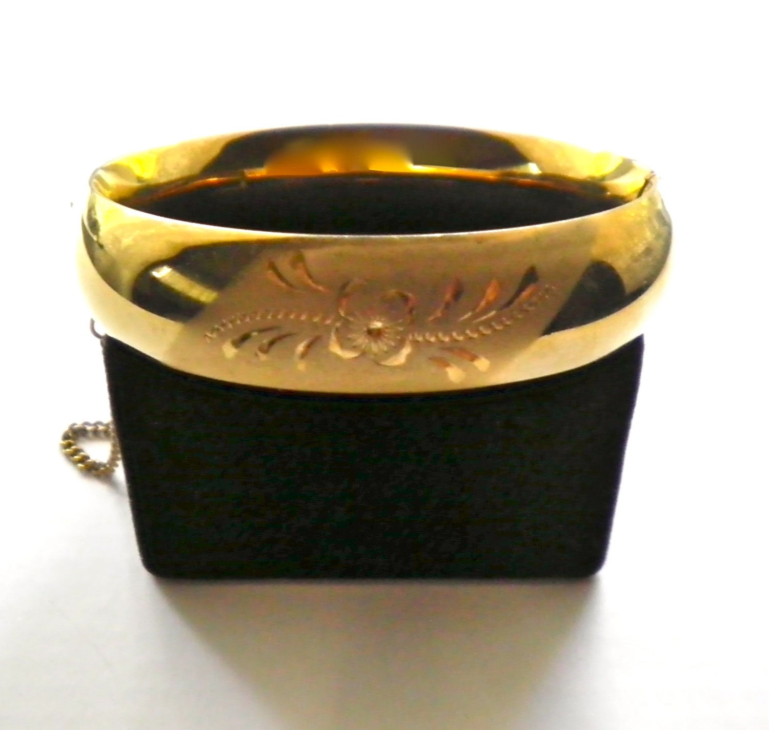 Golden Vintage Floral Design Clamper Bracelet