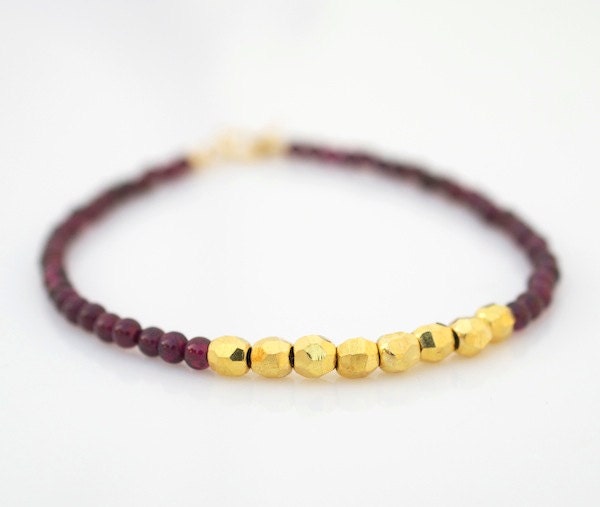 Garnet and Gold Bracelet, Red and Gold Friendhsip Bracelet, Modern Jewelry, Delicate Bracelet