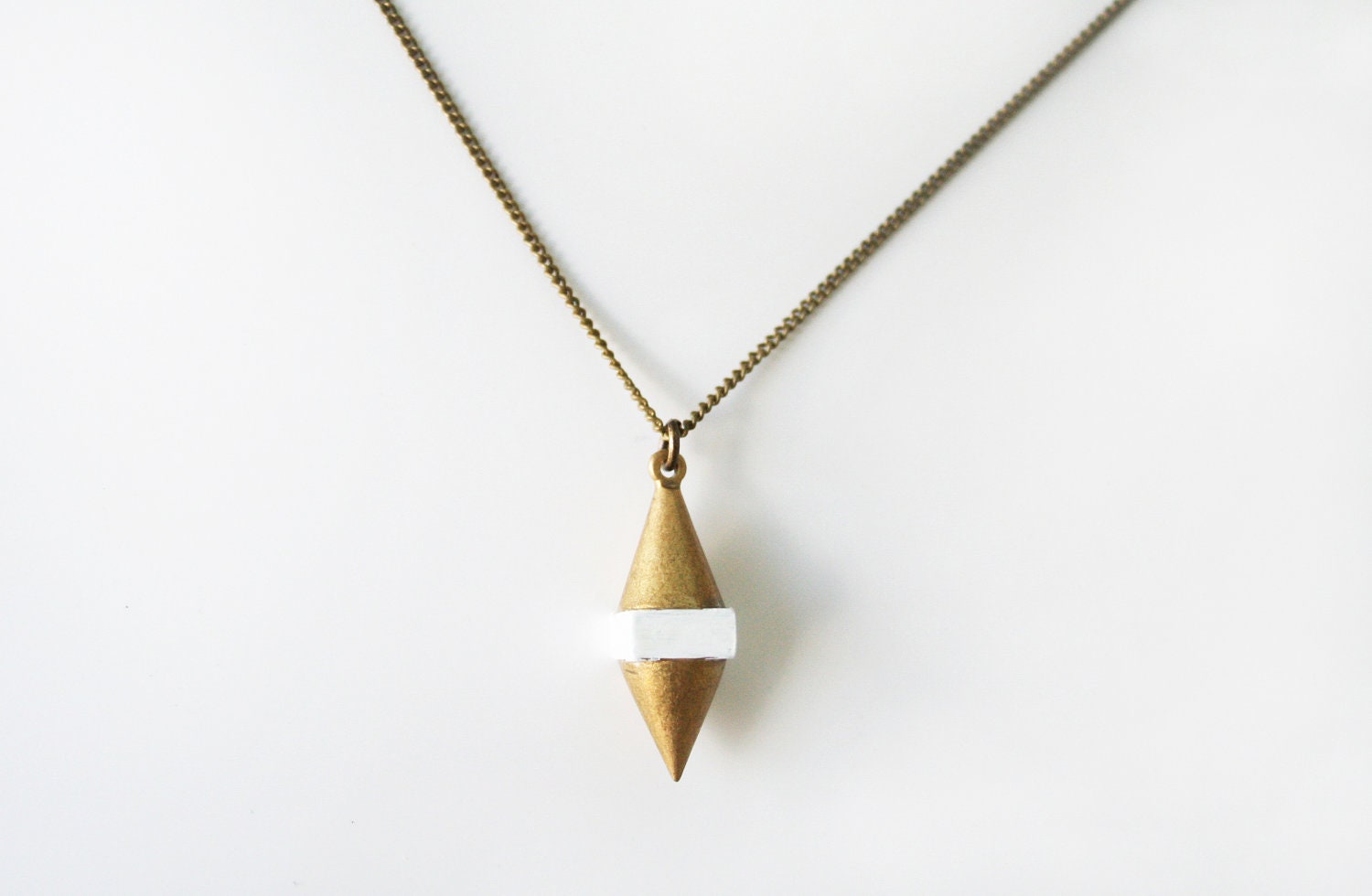 Geometric spike necklace -White-