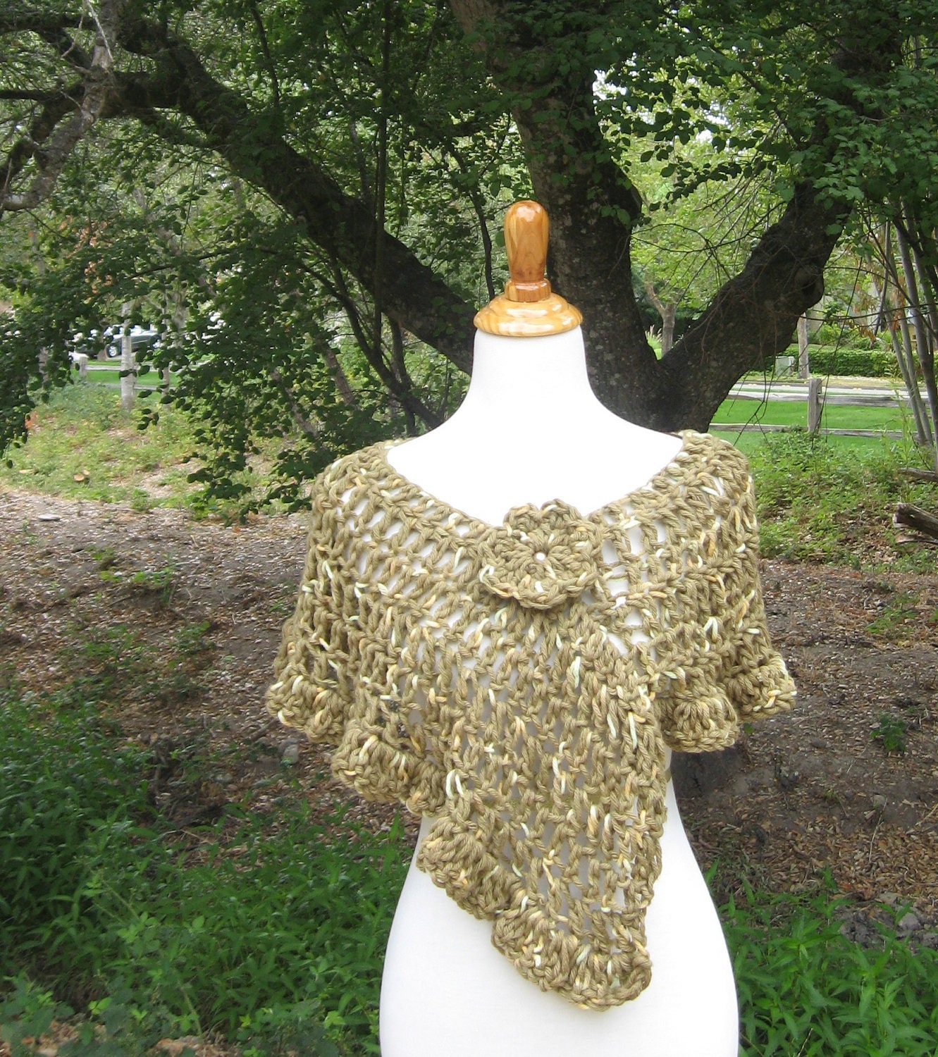 GREEN PONCHO CAPELET Crochet Fashion Flower Brooch Organic Peruvian Yarn Green Olive Modern Chic Feminine Handmade in America Fall Winter