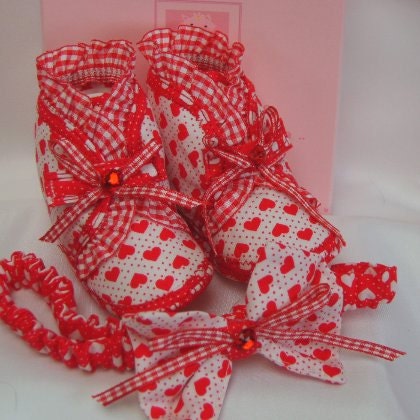 Baby booties pram shoes gift set red hearts fabric Ella