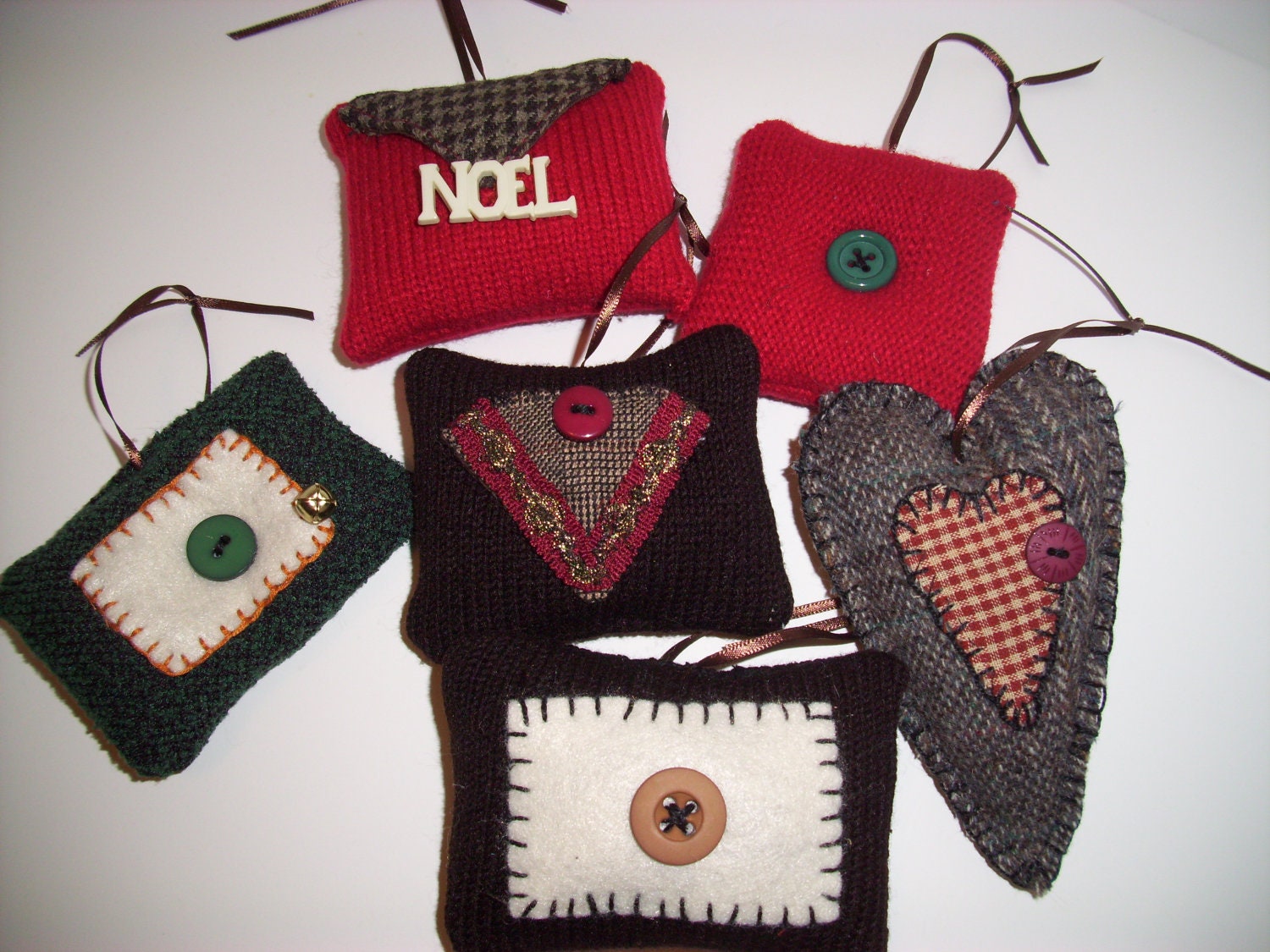 Six Handmade Rustic / Primitive Christmas Ornaments Made of Wool/ Cinnamon Scented / Cottage Chic /