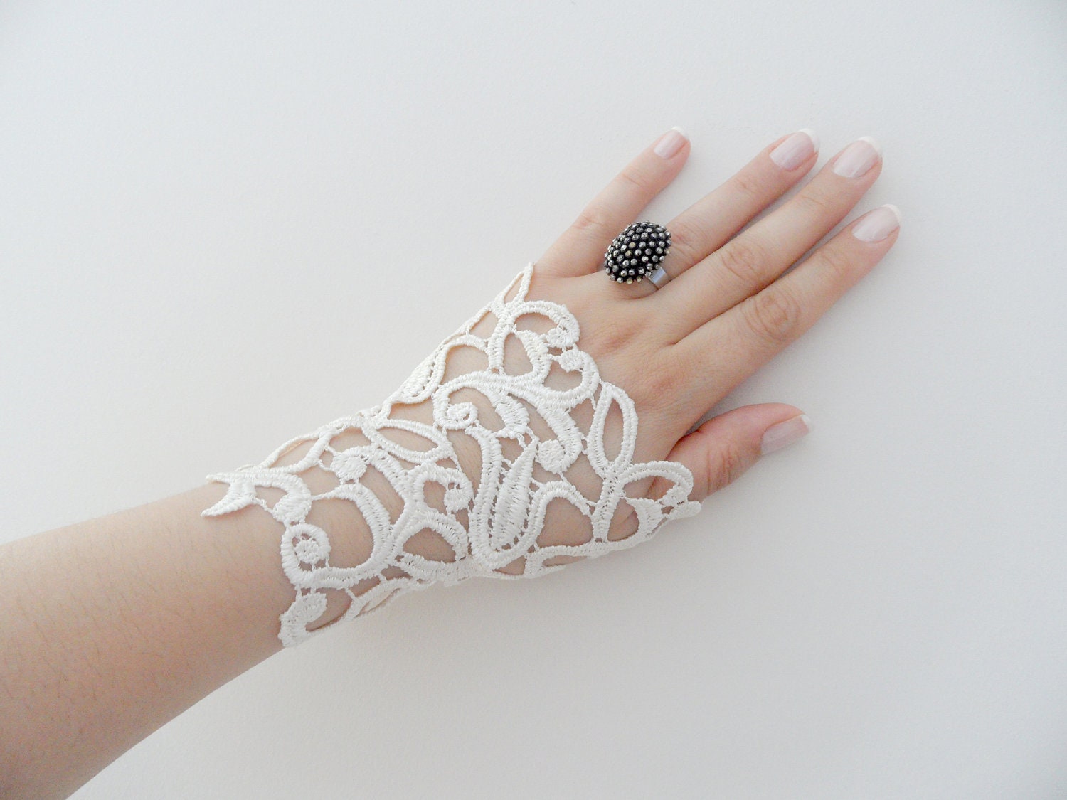 bride lace gloves, Wedding Gloves, ivory Lace gloves