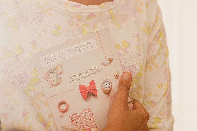 DIY booklet with 16 girly how-to projects - French