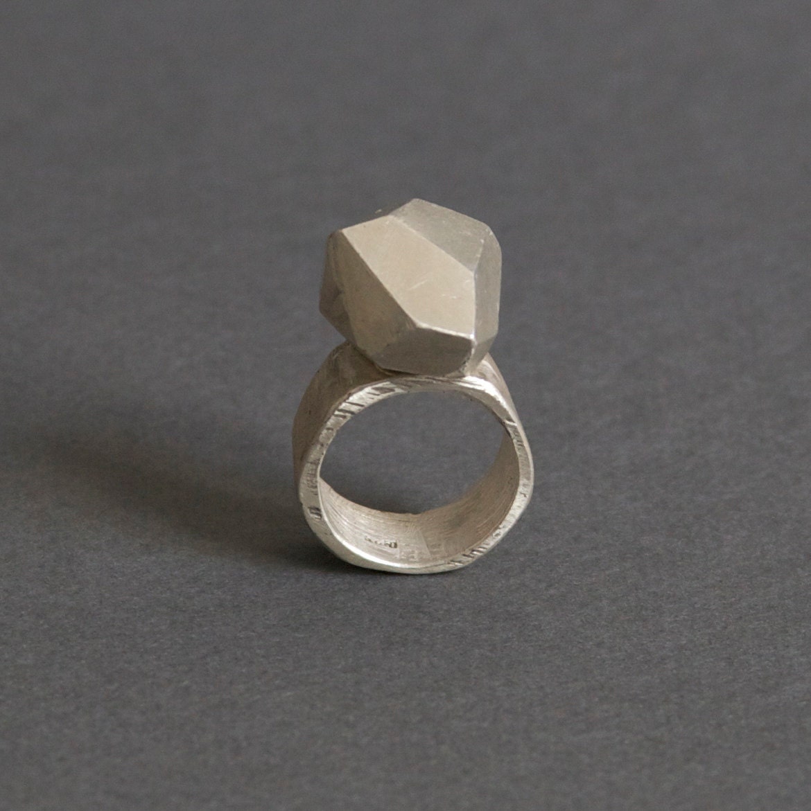 Heavy Crystal Ring (Medium)