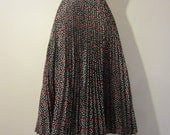50s Floral Pleated Full Skirt in Black White and Red, S-M / W27 / W70 // Vintage Skirt // Circle Skirt