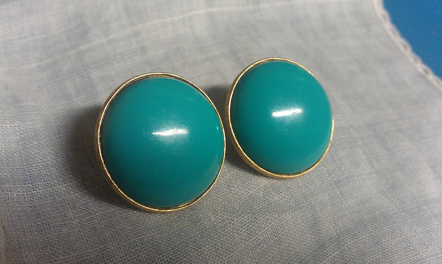 Vintage 1960s Crown Trifari  Turquoise Thermoset Clip Earrings - 9thStVintage