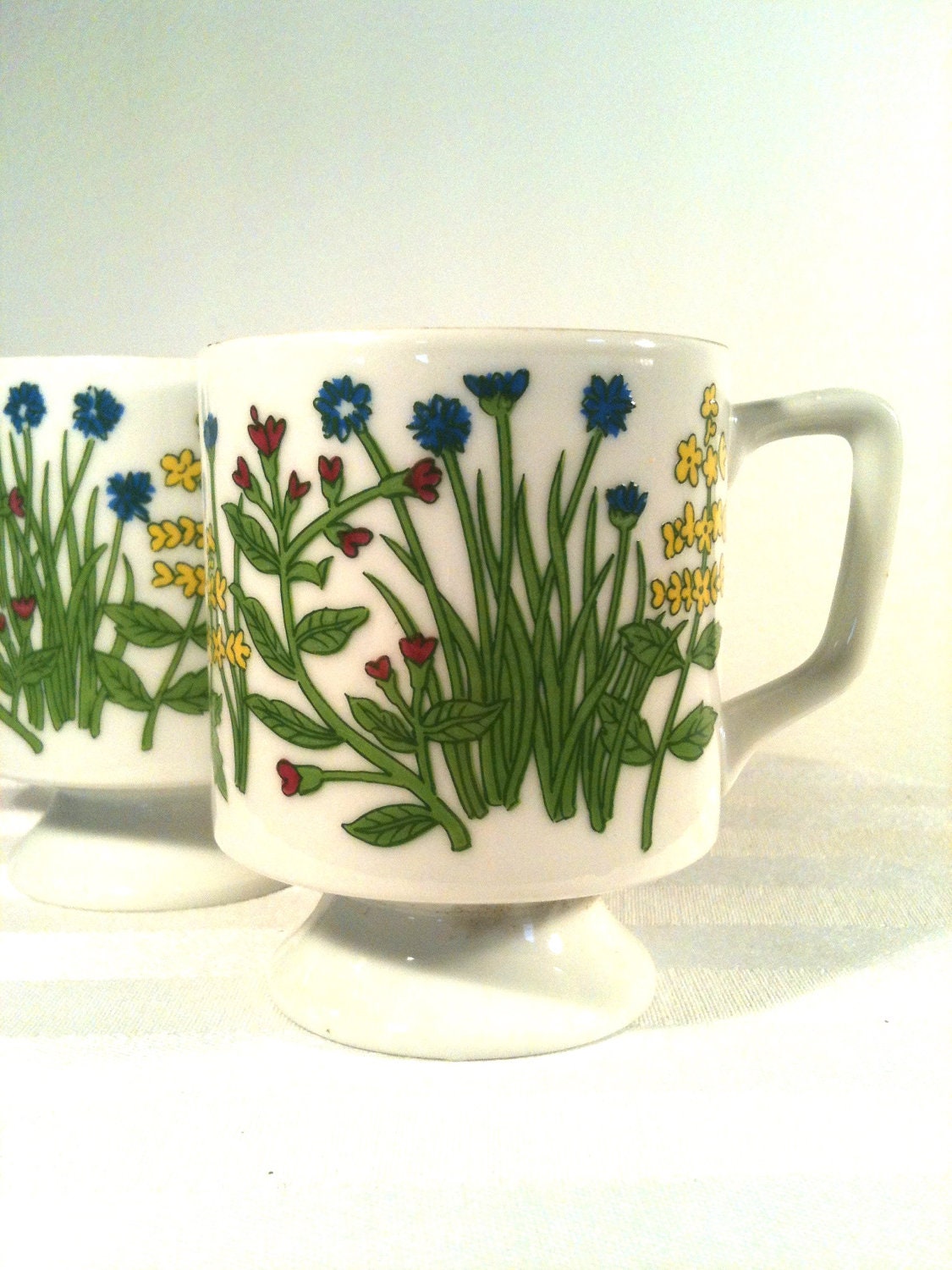 1970s wild flower tea time / ceramic coffee cups / 70s bright kitchen