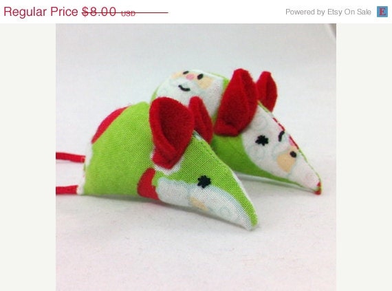 ON SALE Catnip Christmas Mice, Pet Toys: Santa Claus fabric, Red felt Ears, Red Tails, Christmas mice, mother and baby mice - MauveMoose