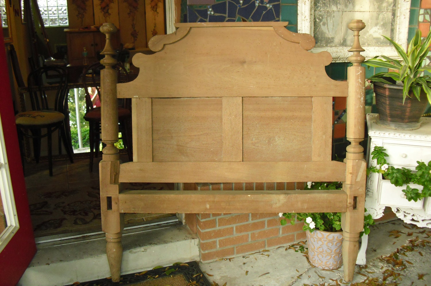 1800s Victorian Bed