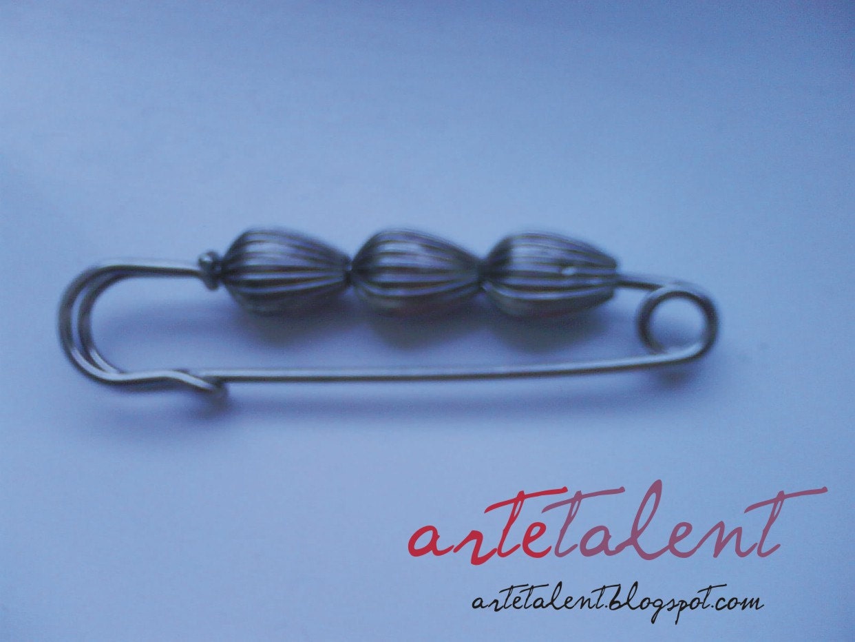 Kilt Pin ,Silver Pin Metal Beaded Kilt, Pin , Holydays ,Gifts