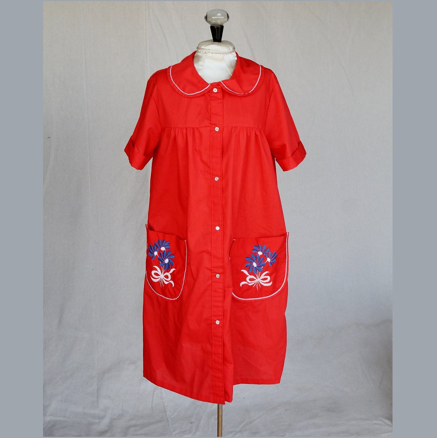 Red House Coat with Blue Daisy Pockets,1960's Creations by CHARM - MovieStarMoon
