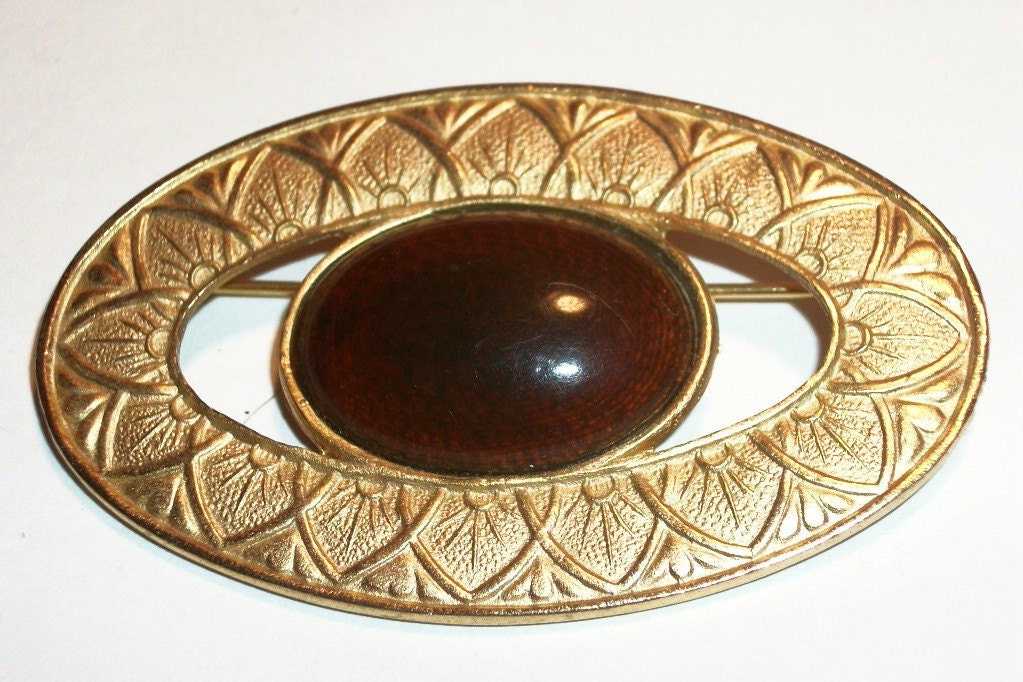 Vintage Brooch, Gold Tone Oval, Geometric Design, Leaf Pattern,  Brown Stone Inset, 1980s Fashion,  Costume Jewelry,  TKSPRINGTHINGS