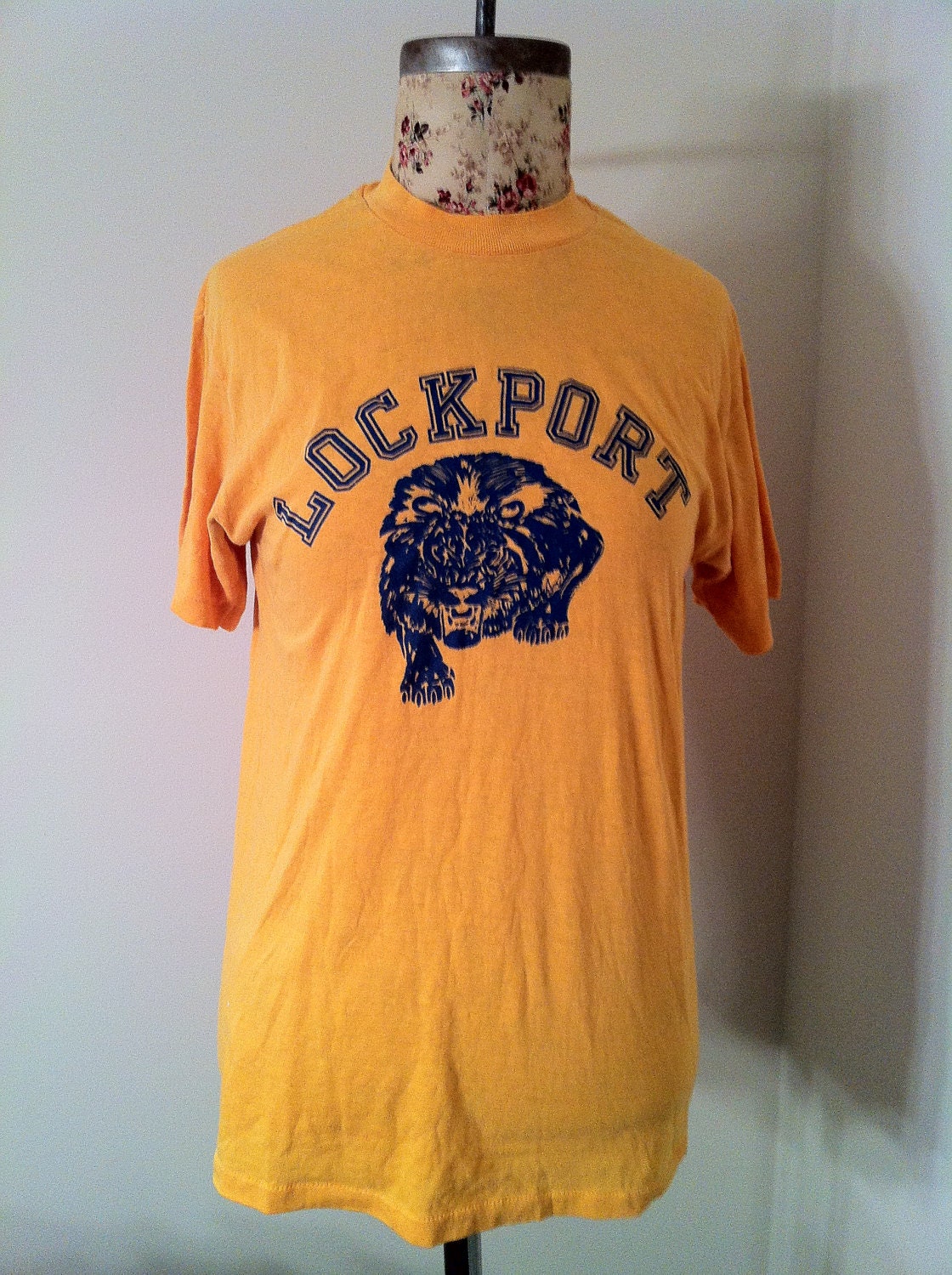 Vintage Men's Yellow Gold Lockport Lions Tshirt Size L