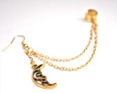 Crescent moon ear cuff. Gold ear cuff