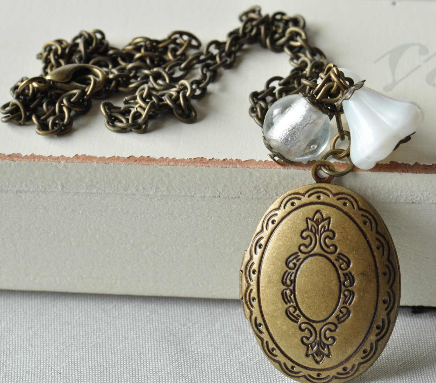 Oval Antique Gold Locket Necklace with Crystal and White Flower & Beads UK Seller
