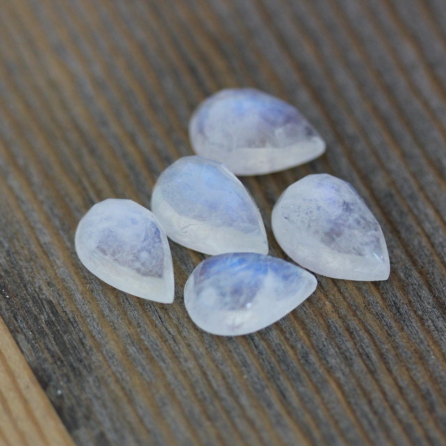 Cabochon Moonstone