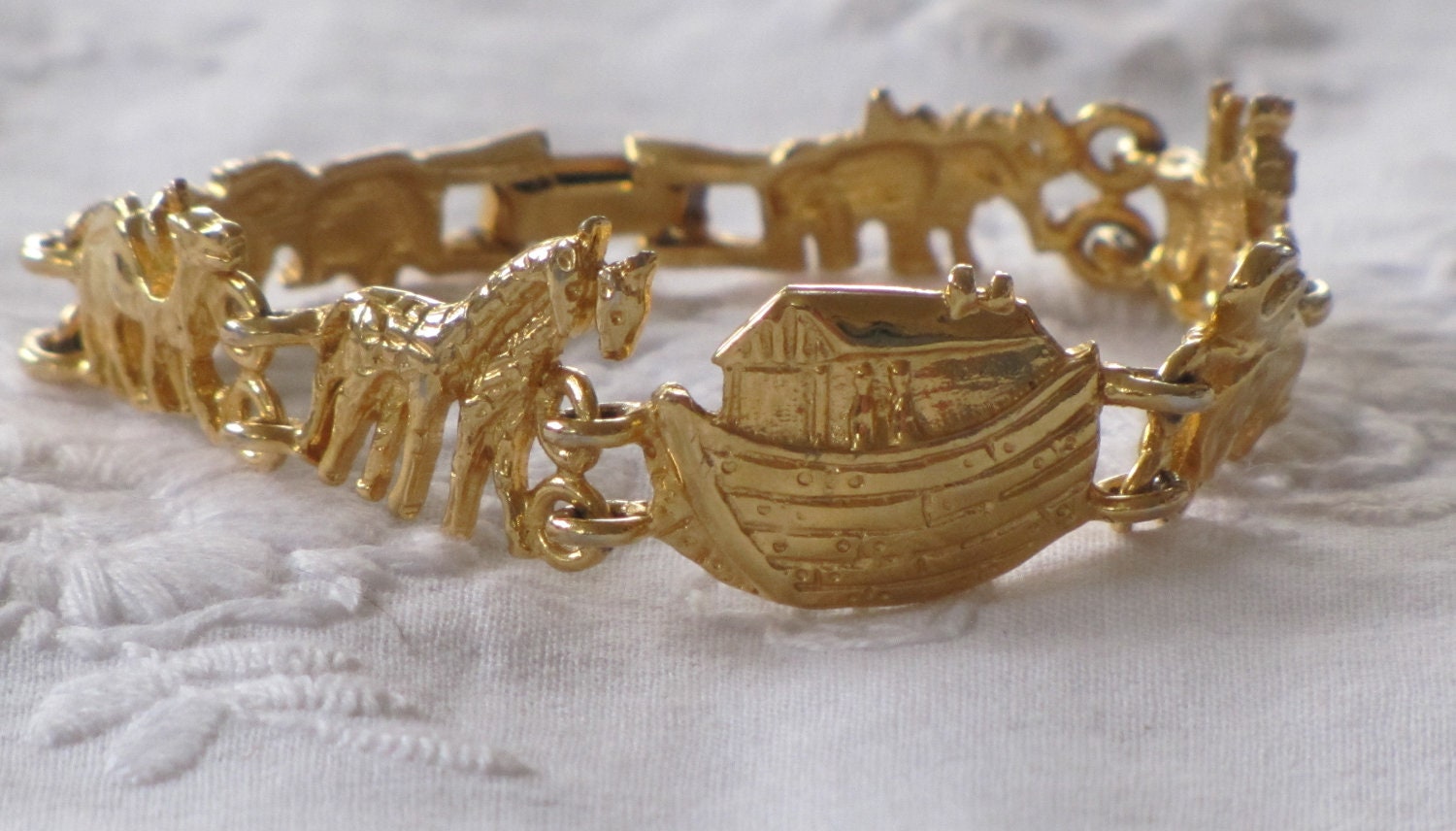 VIntage Gold Tone Noah's Ark Link Bracelet