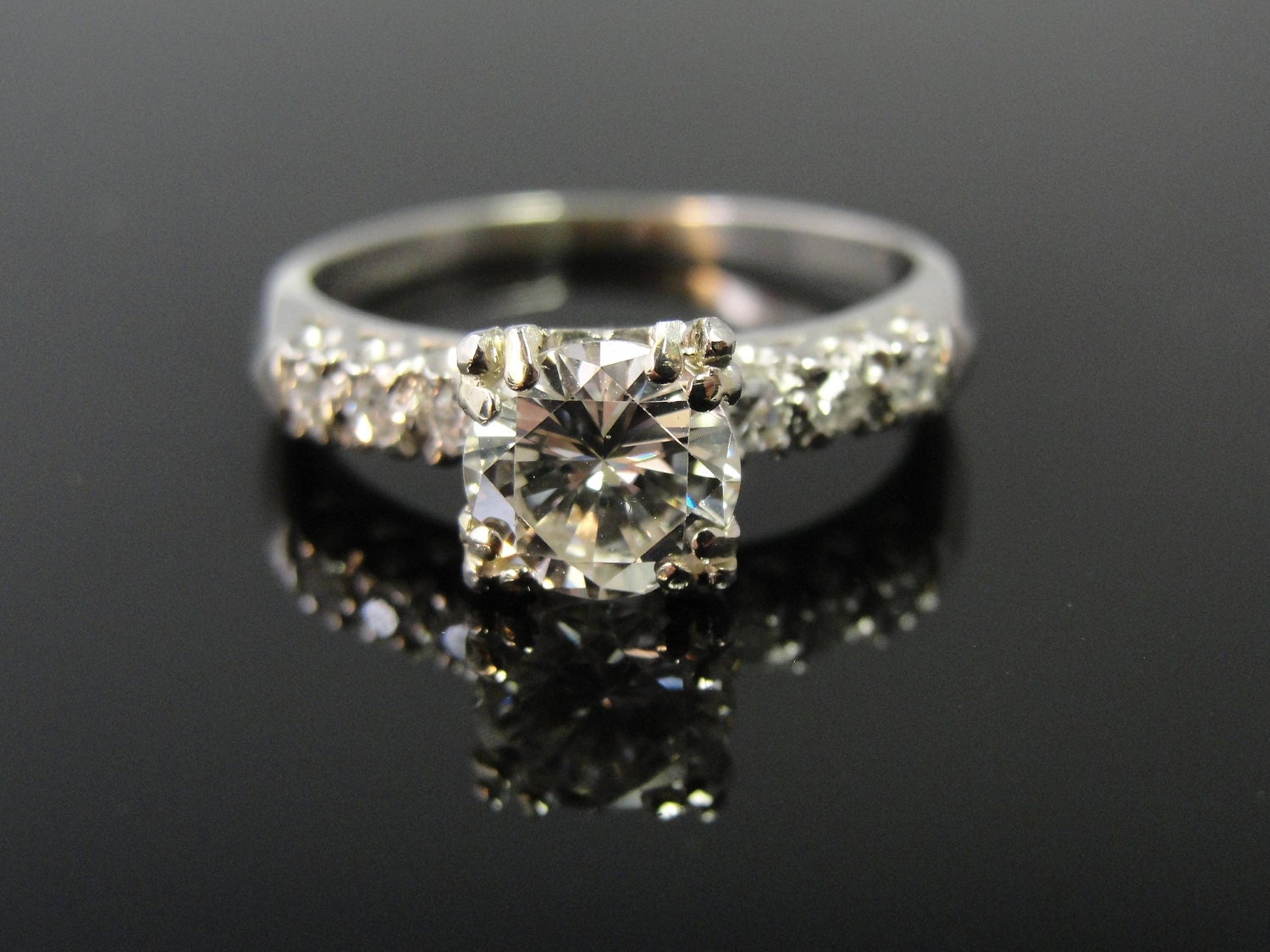 Mid Century 0.98 carat Round Brilliant Diamond set in Platinum with 6 Accent Stones
