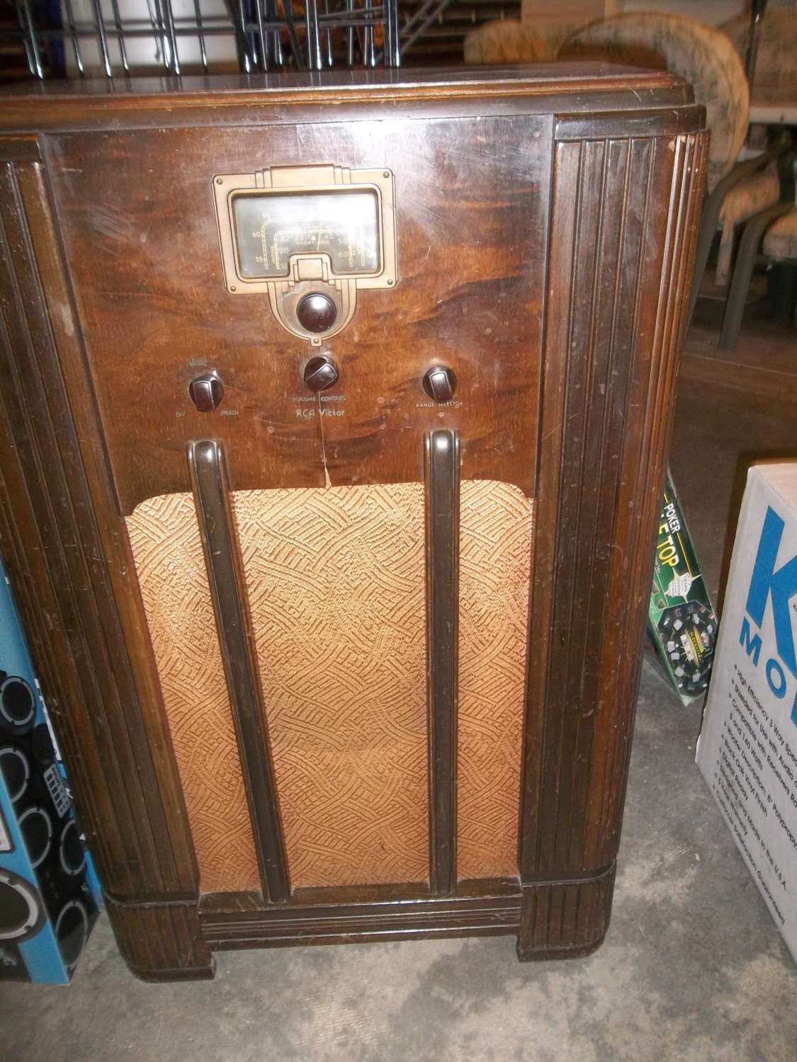 Vintage Floor Radio 18