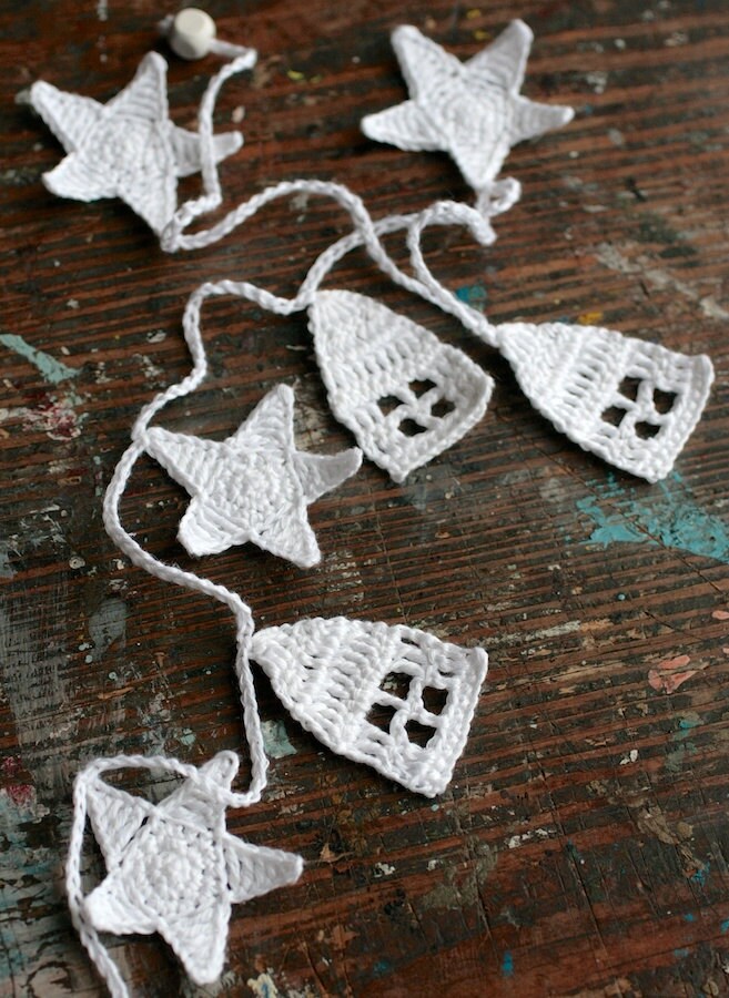 Crochet Garland - Wall Hanging - houses - stars - houses garland - snow white