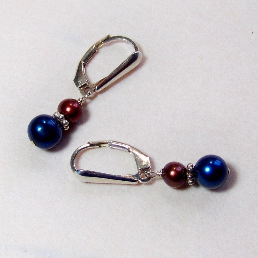Pearl earrings in blue and burgundy
