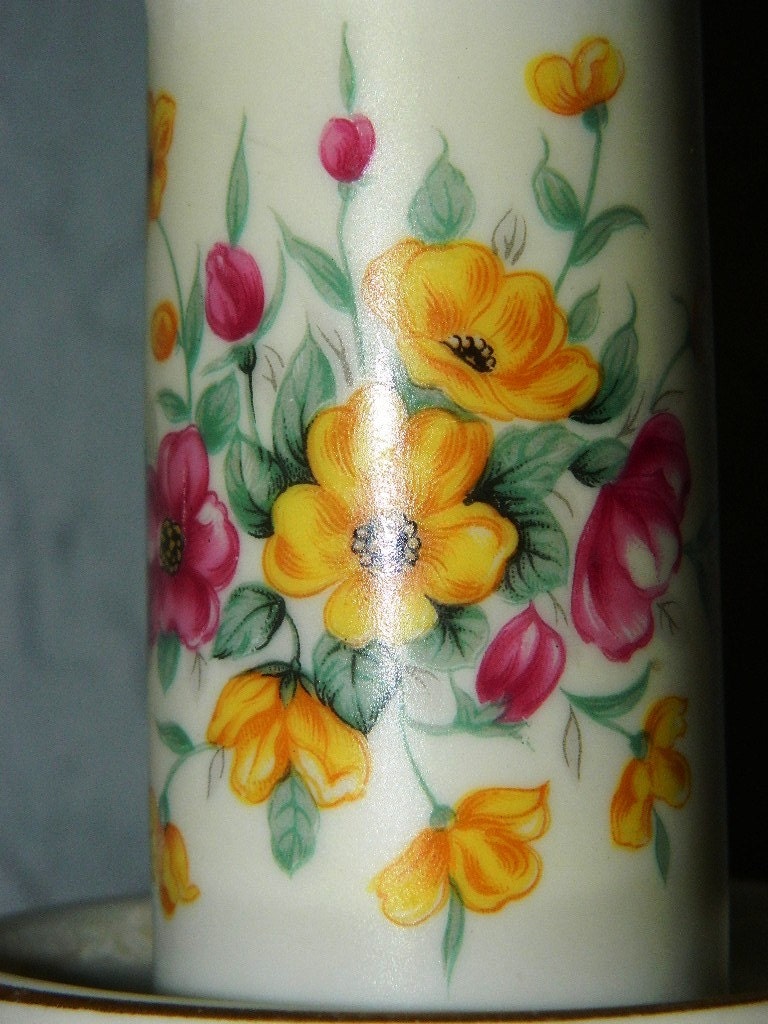 Vintage Lefton Toothbrush Holder, Floral Pattern, Yellow Flowers, Hand Painted China