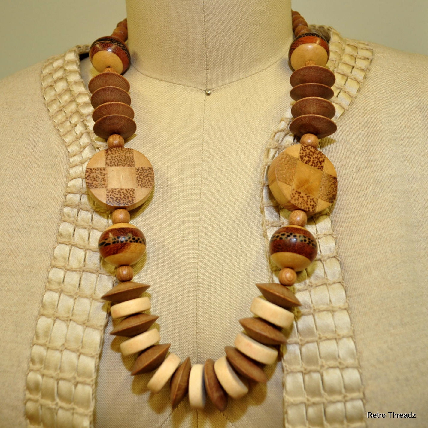 Chunky Wood Tribal Necklace / Vintage 1970s Bohemian Necklace