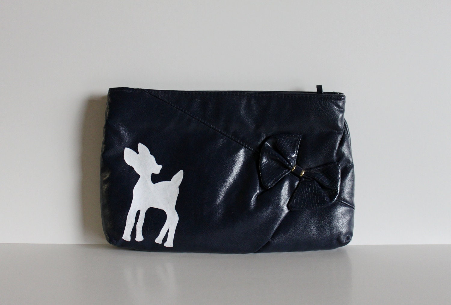 Run - VINTAGE navy blue PURSE with hand painted DEER